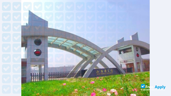 Foto de la Xi'An Medical University #5