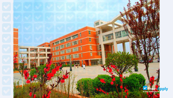 Foto de la Xi'An Medical University #4