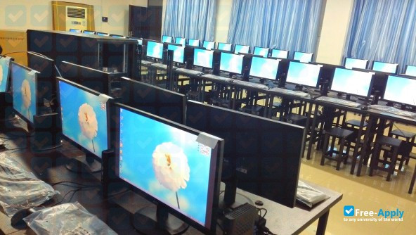 Foto de la Henan Industry and Trade Vocational College #4