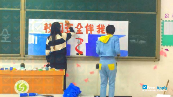 Shaanxi Fashion Engineering University photo #2
