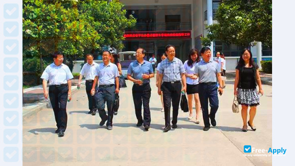 Shaanxi Fashion Engineering University photo #12