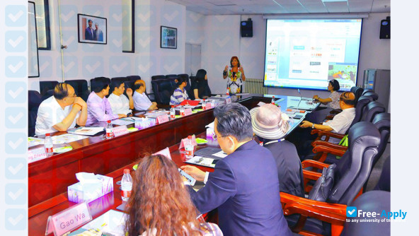 Shaanxi Fashion Engineering University photo #8