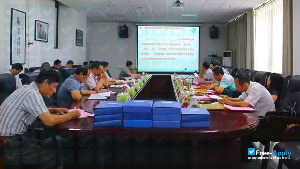 Shaanxi Fashion Engineering University photo #5