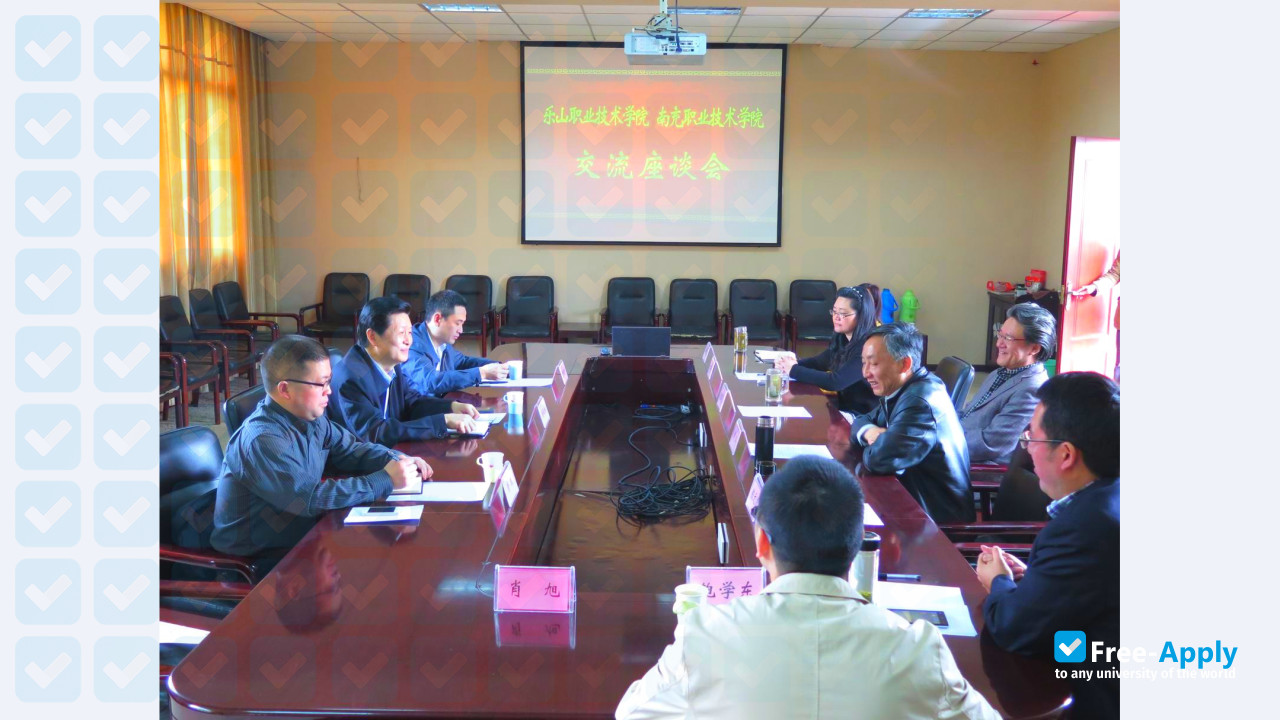 Leshan Vocational & Technical College photo #9