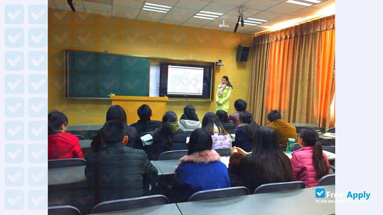 Sichuan Tianyi University фотография №3
