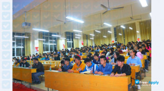 Guangxi City College миниатюра №1