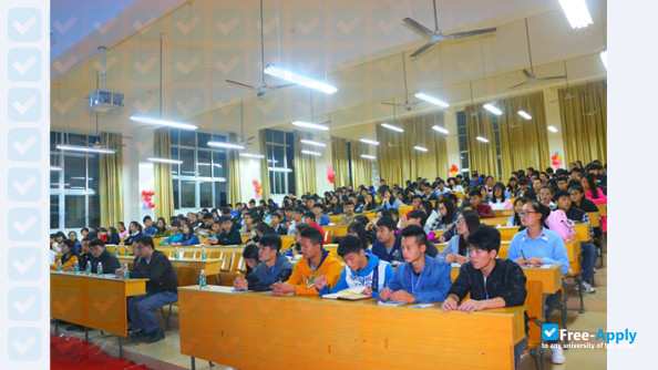 Guangxi City College photo #1