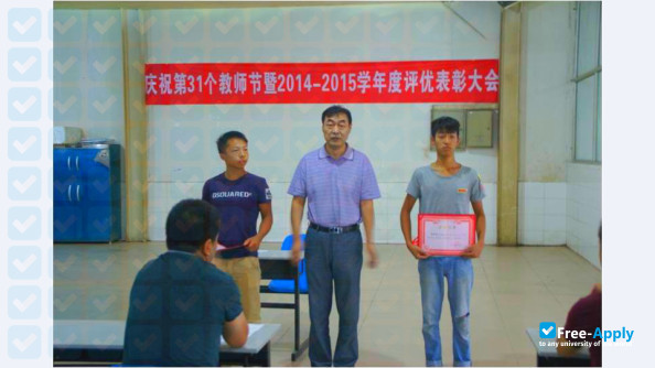 Фотография Shaanxi University of weapons industry workers