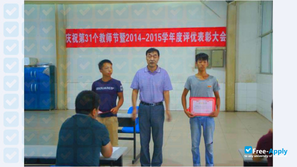 Foto de la Shaanxi University of weapons industry workers #8
