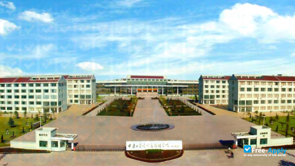 College of Information and Business Zhongyuan University of Technology фотография №2