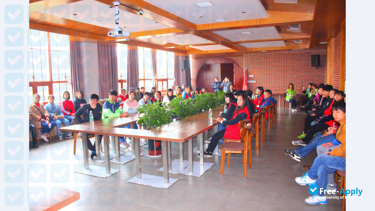 Hunan Financial & Industrial Vocational-Technical College photo #7