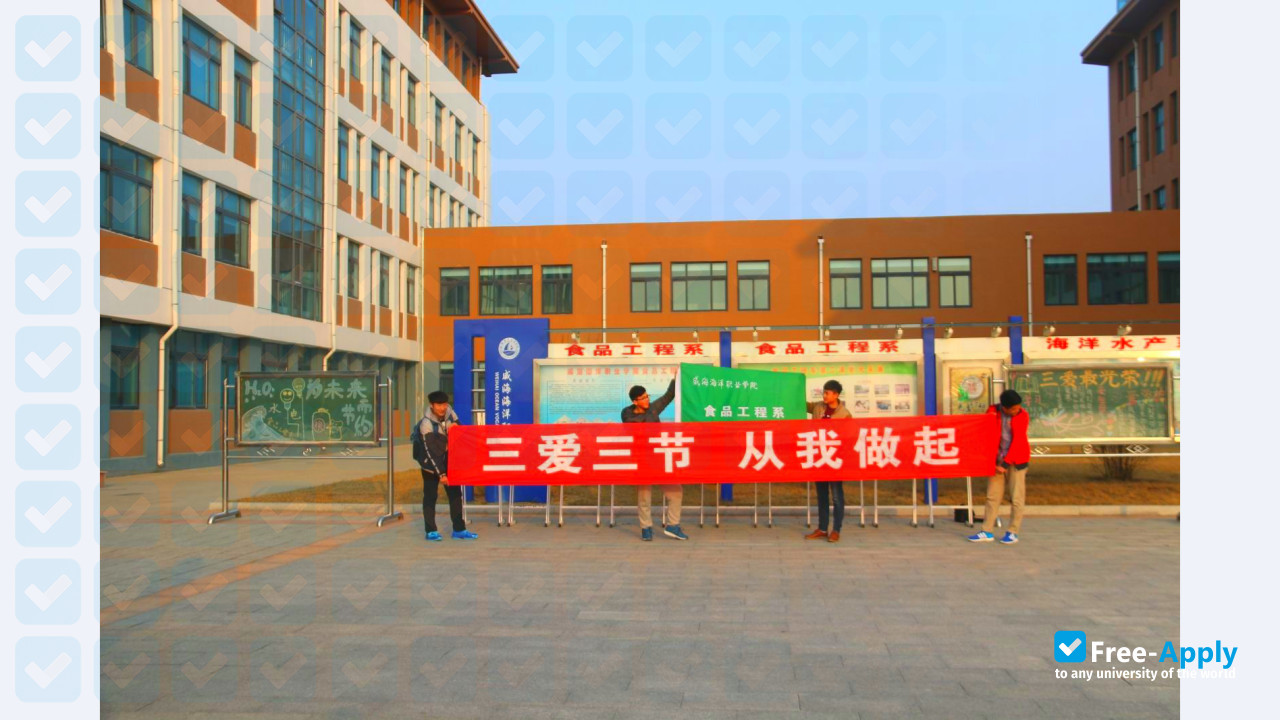 Foto de la Weihai Ocean Vocational College #3