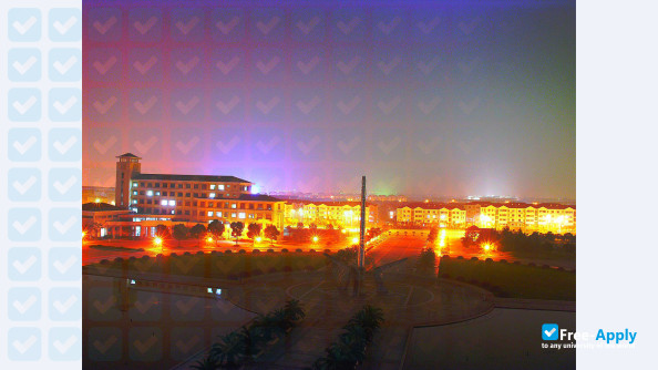 Foto de la Shanghai Lixin University of Accounting and Finance #3