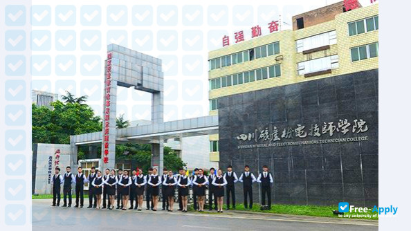 Foto de la Chengdu Aircraft Industrial Company workers Institute #1