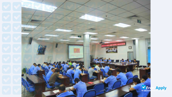 Chengdu University of Electronic Workers фотография №6