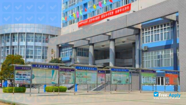Foto de la Sichuan Modern Vocational College #3