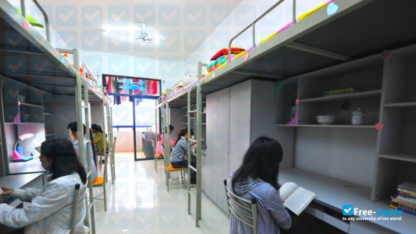 Foto de la Liuzhou City Vocational College #3