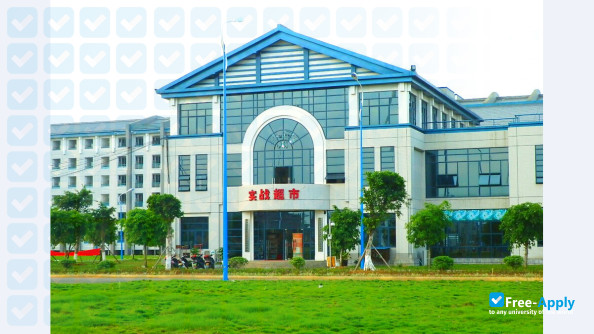 Liuzhou City Vocational College фотография №2