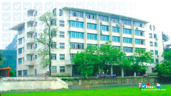 Foto de la Liuzhou City Vocational College #4