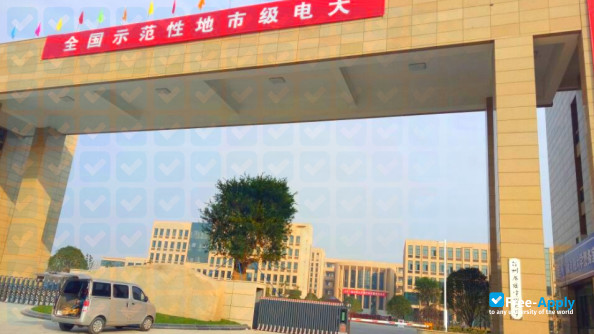 Foto de la Taizhou Radio & Television University #5