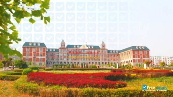 Dalian Maple Leaf Vocational and Technical College photo #3