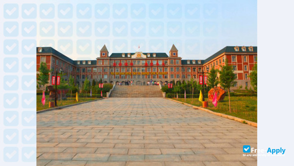 Dalian Maple Leaf Vocational and Technical College photo #7