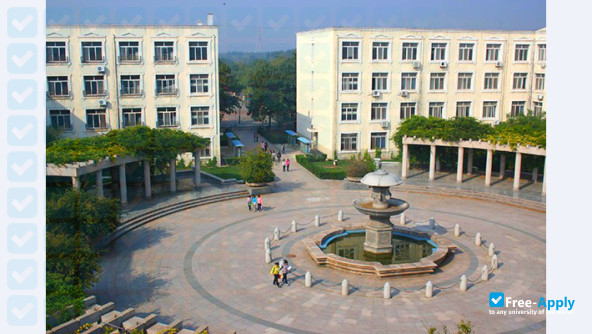 Foto de la Hebei Oriental University #9