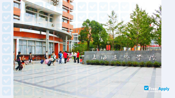 Foto de la Shanghai Jianqiao University #3