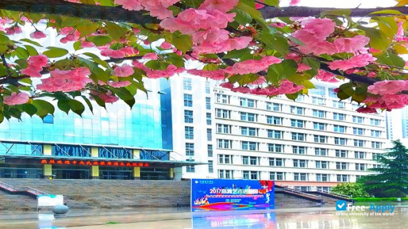 Photo de l’Shaanxi Radio and Television University Xianyang Campus #4