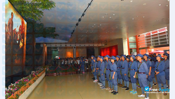 Foto de la Guangdong Polytechnic of Industry and Commerce #9