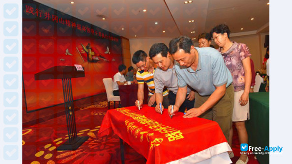 Foto de la Guangdong Polytechnic of Industry and Commerce #10