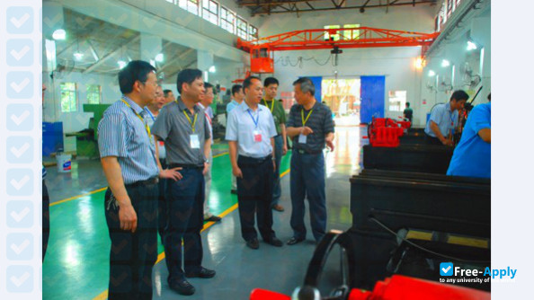 Wuhan Institute of Shipbuilding Technology фотография №1