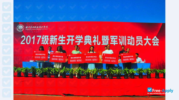 Zhejiang Dongfang Vocational and Technical College фотография №1