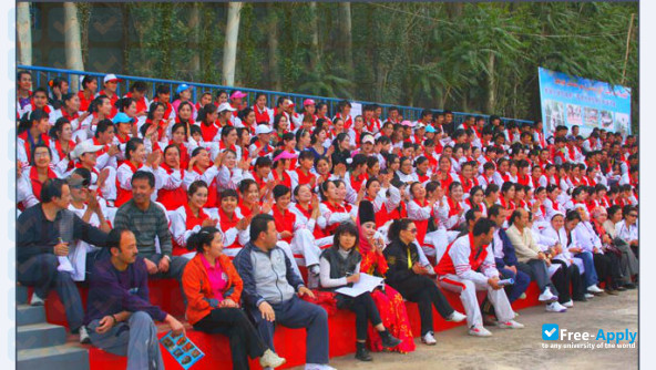 Foto de la College of Xinjiang Uyghur Medicine #2