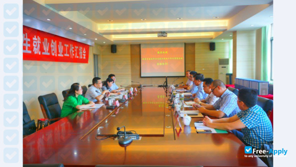 Foto de la Taihu University of Wuxi #5