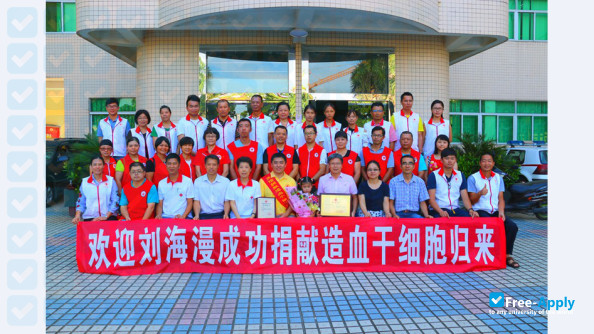 Foto de la Guangdong Medical University #9