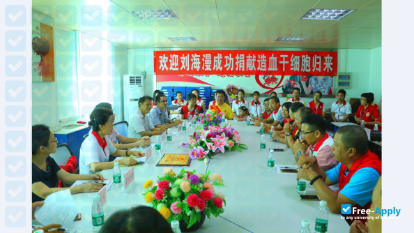 Foto de la Guangdong Medical University #4