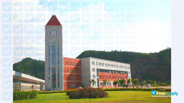 Chengde Medical University photo #3