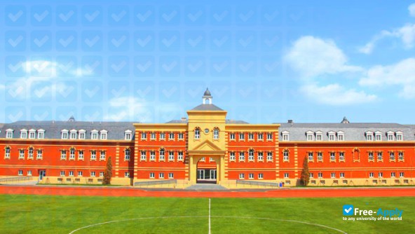 Shanghai Zhongqiao College photo #5