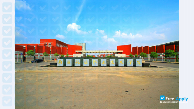 Foto de la Nantong Shipping College #6