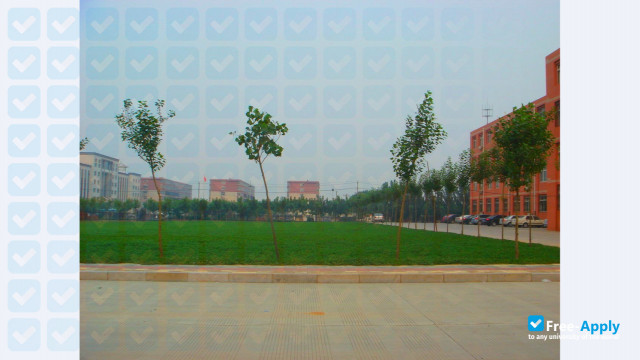 Foto de la Xingtai Medical College #12