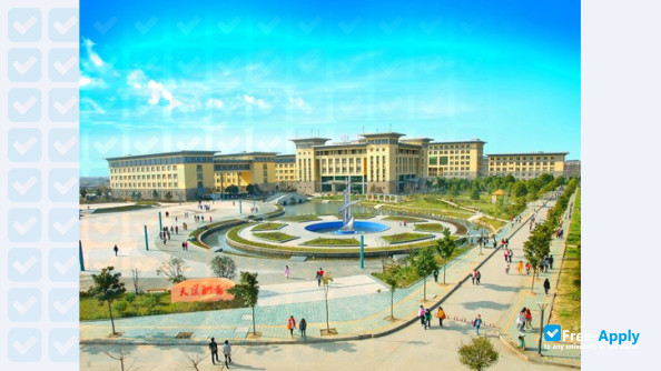 Hubei College of Chinese Medicine photo #1
