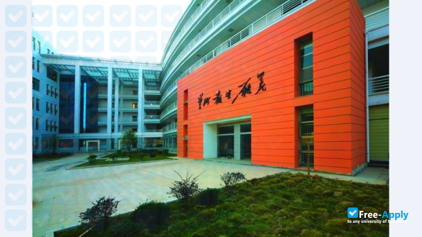 Xianning Vocational Technical College фотография №1