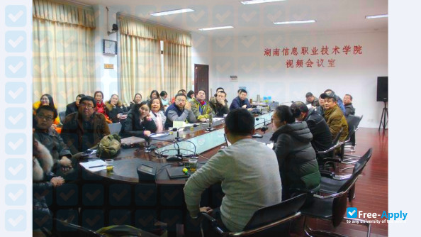 Foto de la Hunan College of Information #1