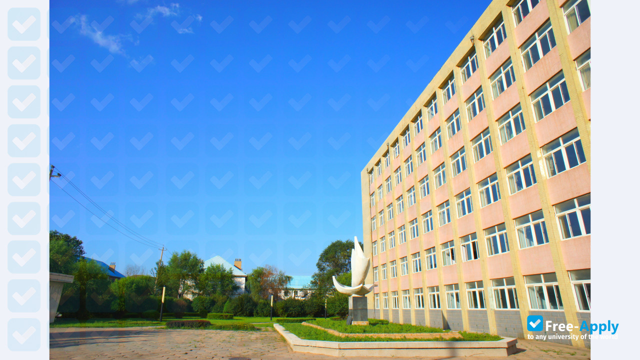 Bohai Shipbuilding Vocational College photo #4