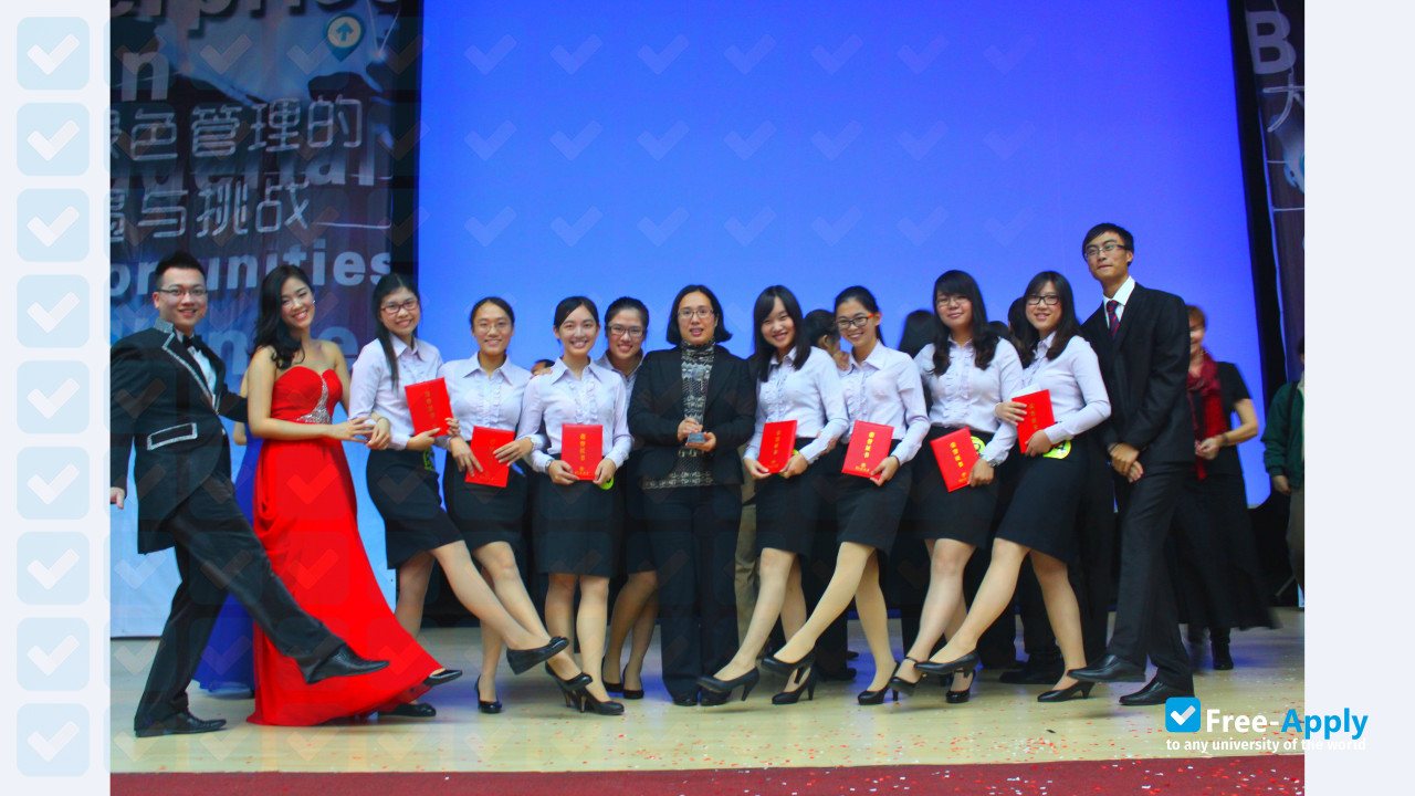 Jiangxi College of Foreign Studies photo #7