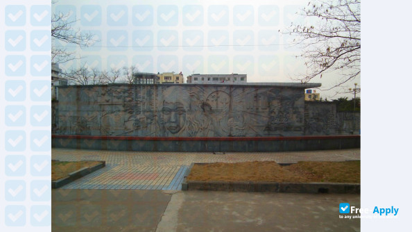 Jiujiang Vocational & Technical College фотография №1