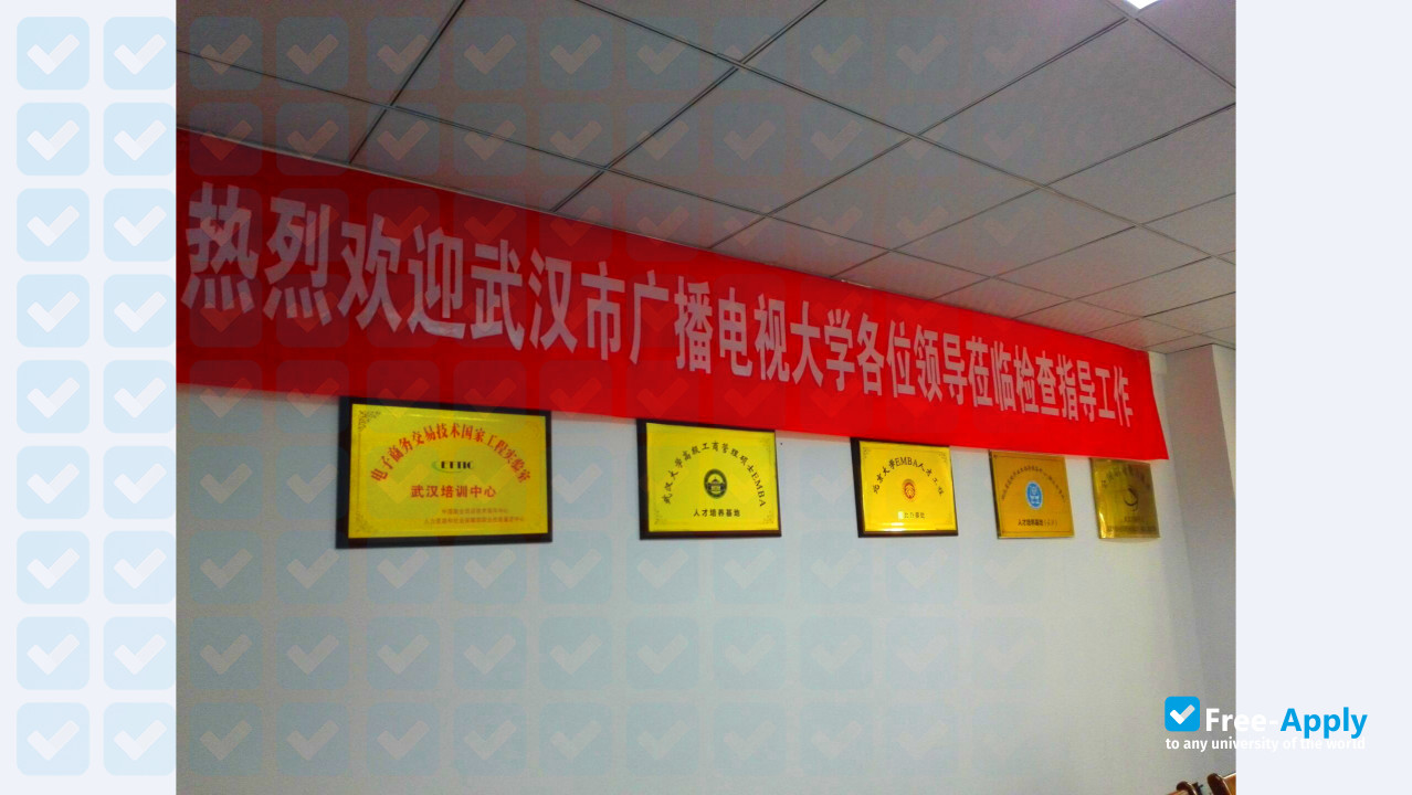 Foto de la The Open University of Wuhan #9