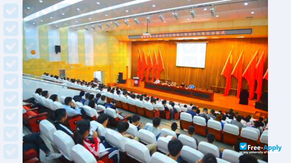 Foto de la The Open University of Wuhan #10