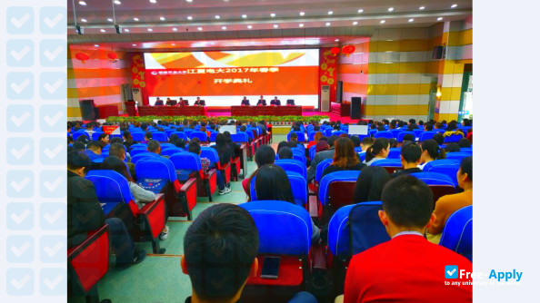 Foto de la The Open University of Wuhan #7
